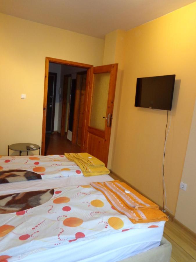 Apartment Moni 2 *